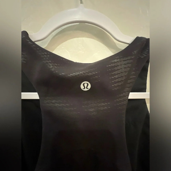 Lululemon size AMP fitness top - Picture 4 of 4